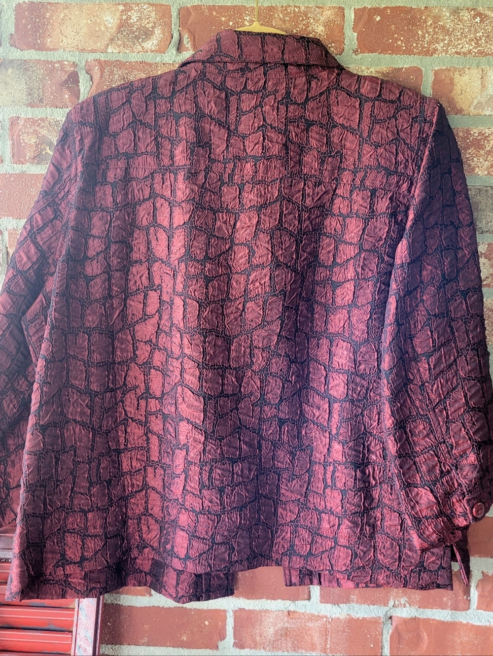 Women's Textured Red Pattern Jacket - Picture 6 of 7